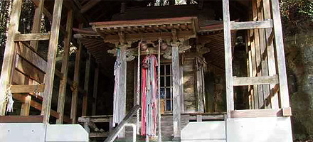 菅谷の穴薬師神社